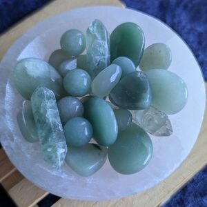 ☪️✨Everything Green Heart Stone Bowl Fluorite Aventurine Prehnite Jasper Crystal